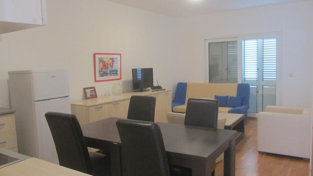 Oro Apartments Petrovac Buitenkant foto